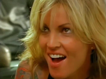 Pulsuz sexy iç çamaşırlı kadını sikme